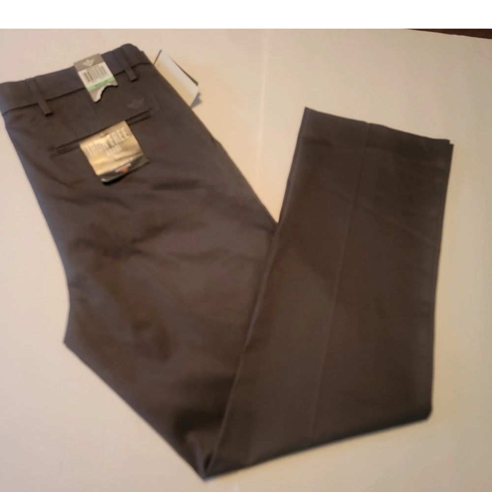 Dockers Iron Free Straight Fit Flat Front Gray No Wrinkle Pants 34x32 NWT